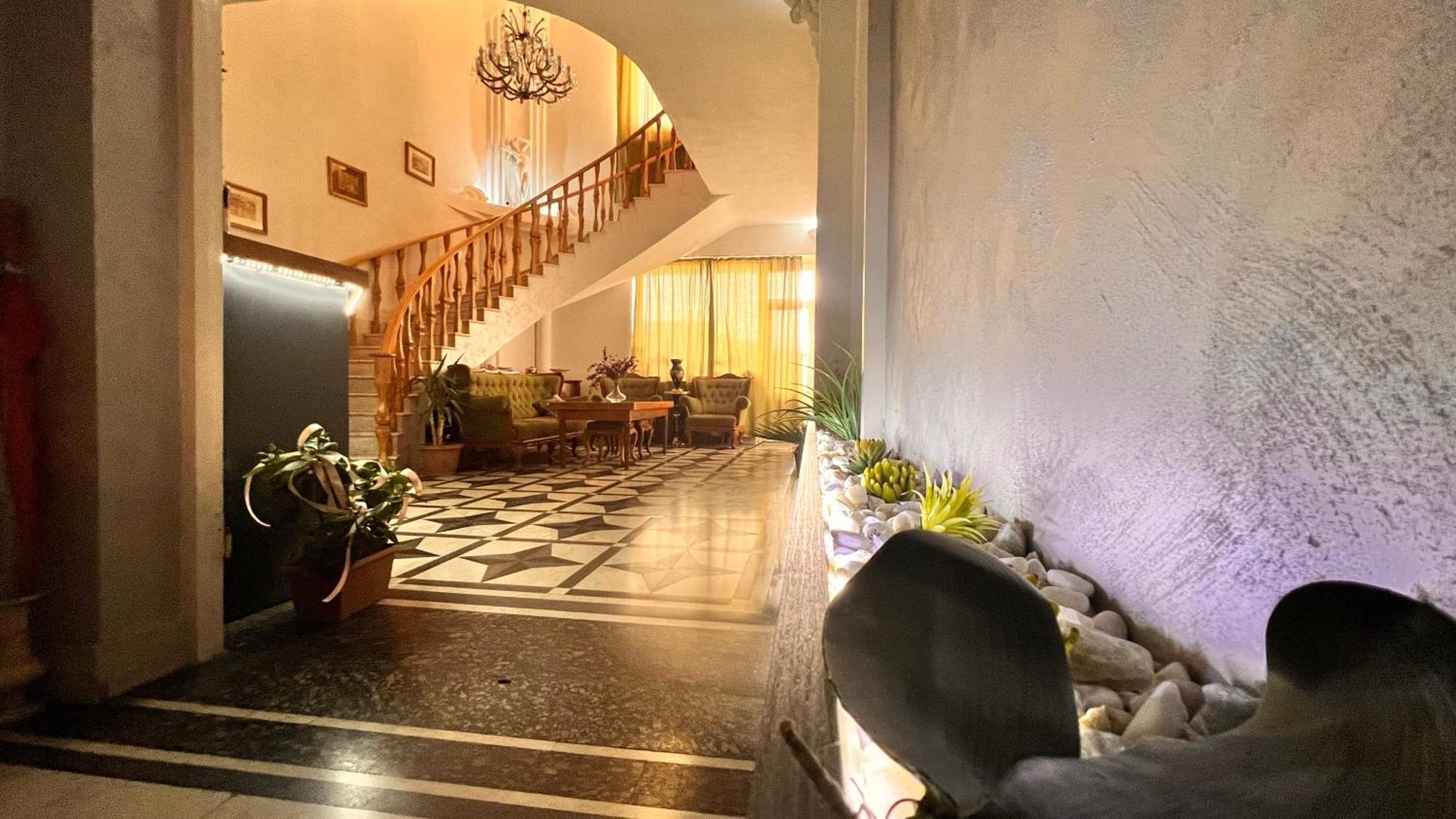Elross Hotel Erivan Exterior foto